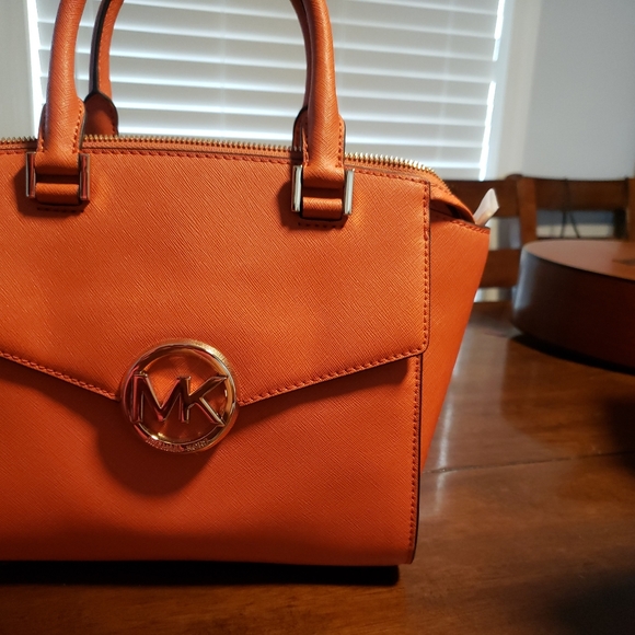 Michael kors handbags cross body - Picture 11 of 11